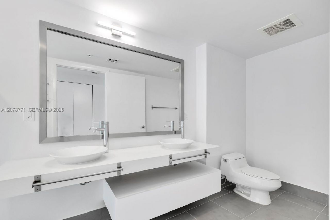 92 SW 3rd St , Unit 1403, Miami, FL 33130 Photo