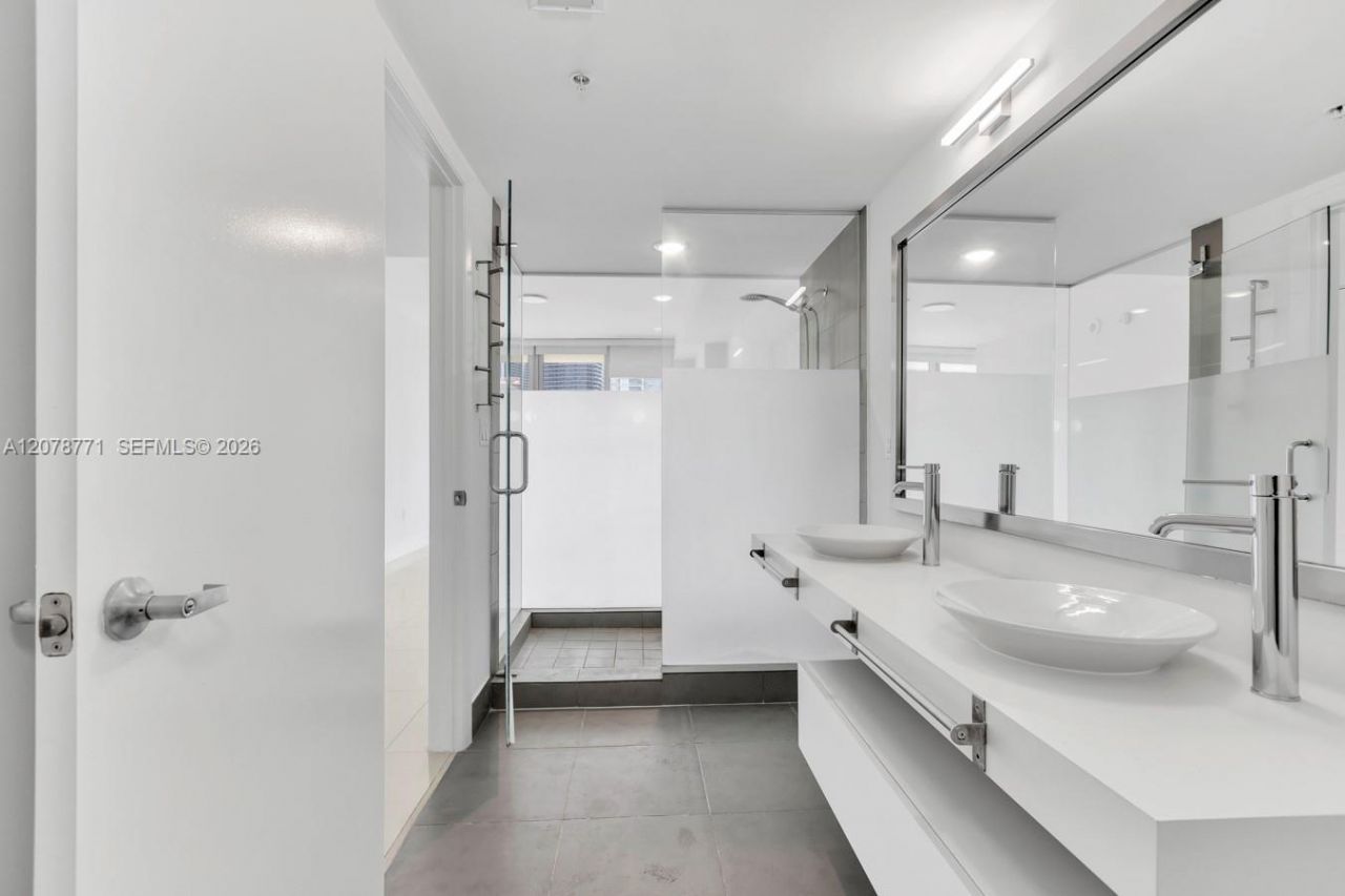 92 SW 3rd St , Unit 1403, Miami, FL 33130 Photo