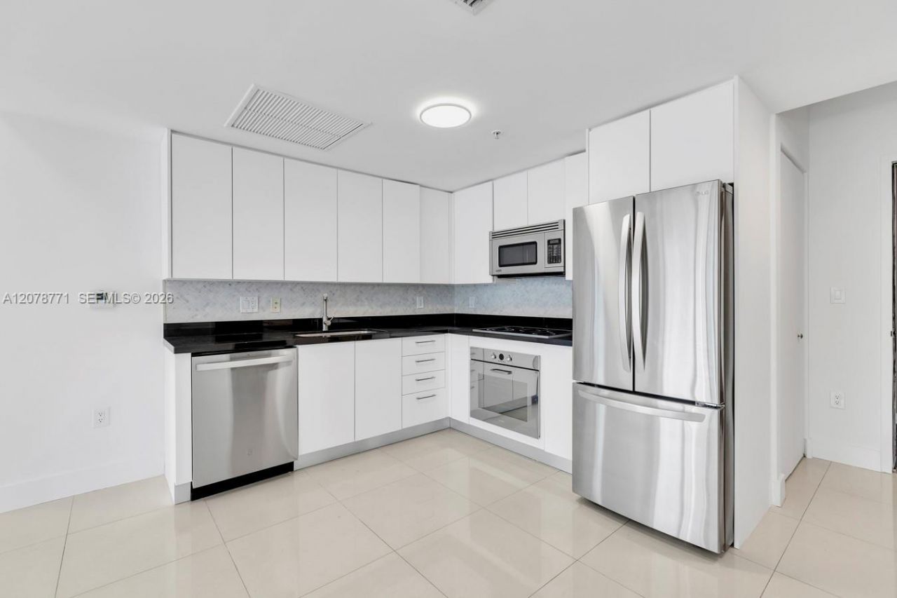 92 SW 3rd St , Unit 1403, Miami, FL 33130 Photo