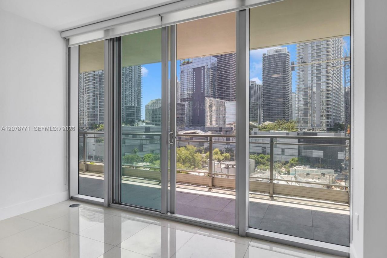 92 SW 3rd St , Unit 1403, Miami, FL 33130 Photo