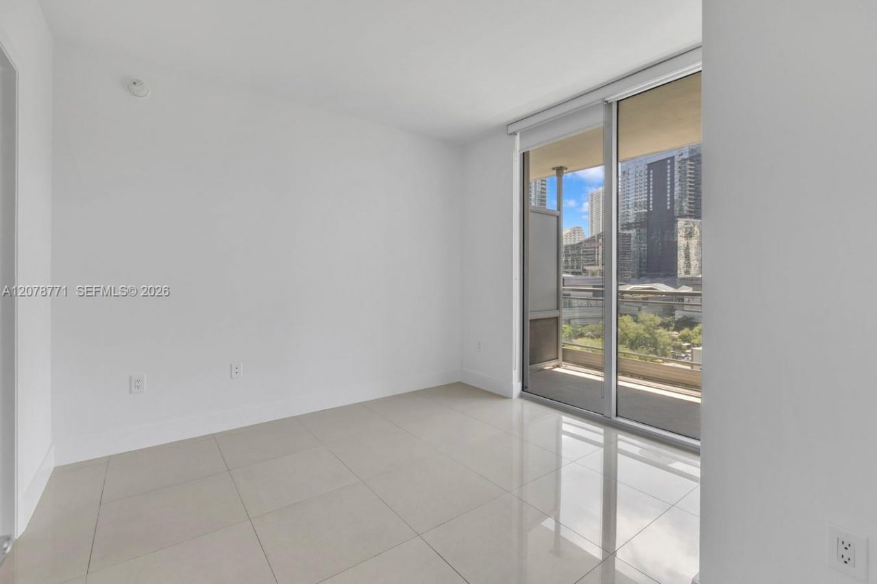 92 SW 3rd St , Unit 1403, Miami, FL 33130 Photo