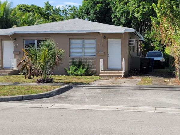 141 NE 168th St , North Miami Beach, FL 33162