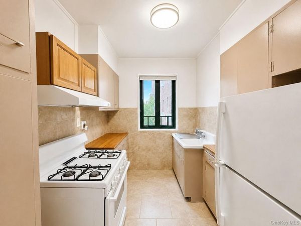 1569 Metropolitan Avenue , Unit 6I, Bronx, NY 10462