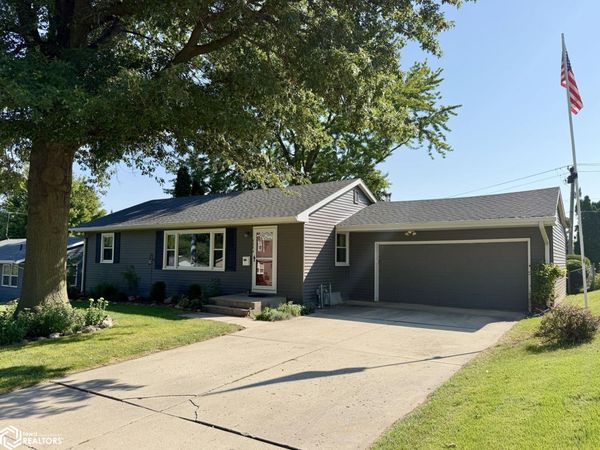 608 E 15th Street S, Newton, IA 50208