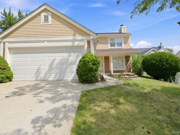 456 Farmridge Court, Rochester Hills, Mi 48307