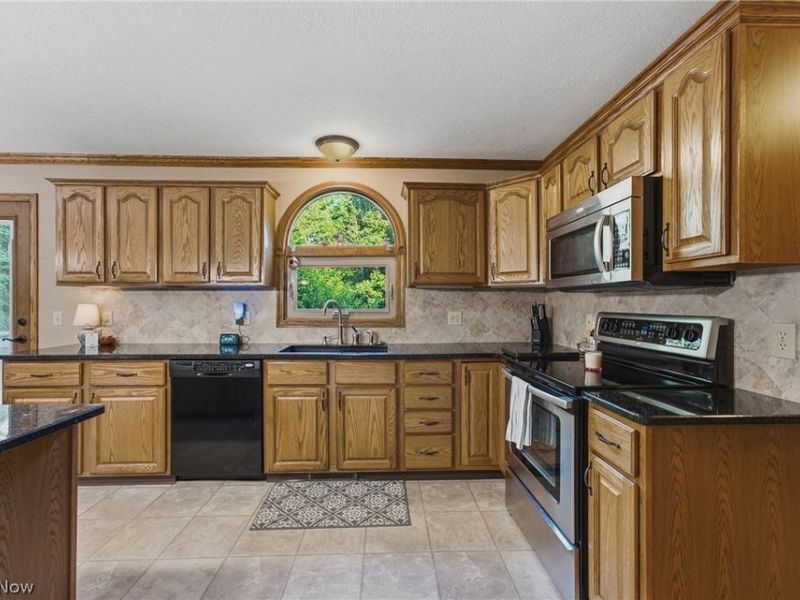 6224 Sandy Ridge Circle NW, North Canton, OH 44720 Photo 21