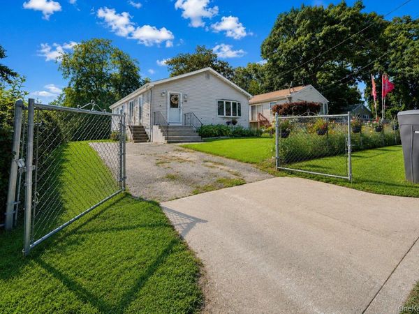 142 N 27th Street , Wheatley Heights, NY 11798