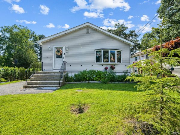 142 N 27th Street, Wheatley Heights, NY 11798