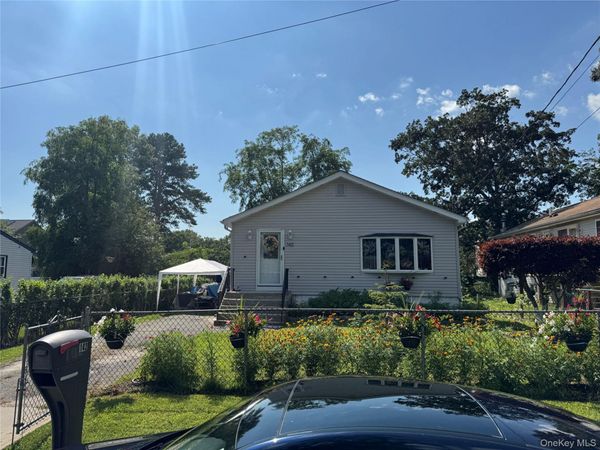 142 N 27th Street , Wheatley Heights, NY 11798