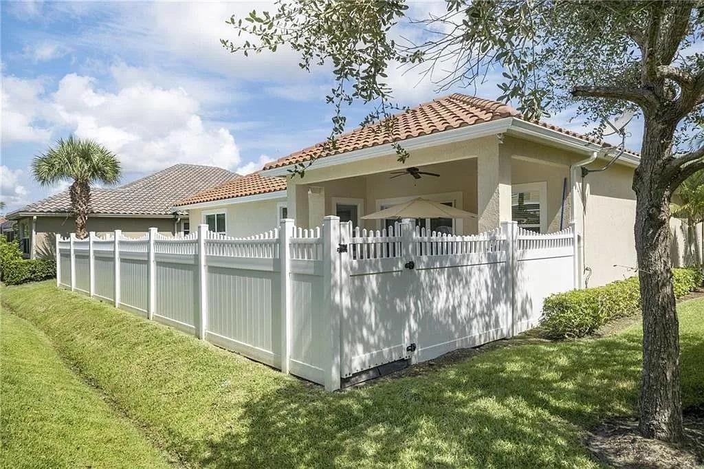 4247 Diamond Square, Vero Beach, FL 32967 Photo