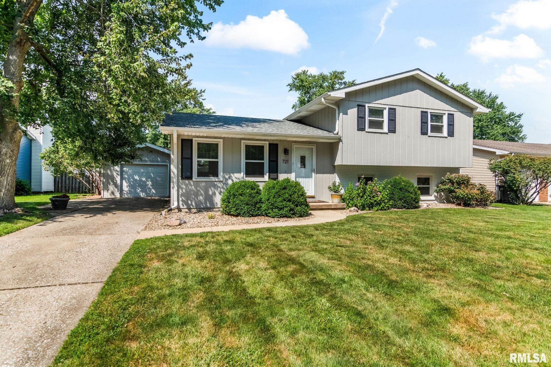 721 Magnolia Drive, Chatham, IL 62629 Main Photo