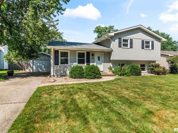721 MAGNOLIA Drive, Chatham, IL 62629