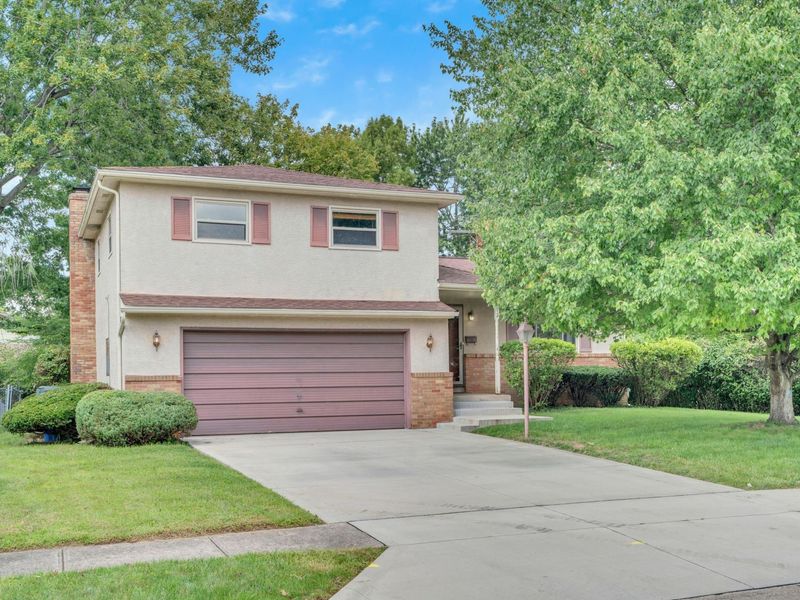 5297 Sandalwood Court, Columbus, OH 43229 Photo 2