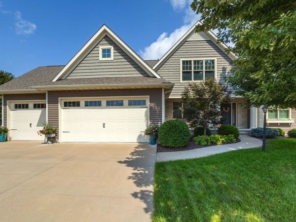 6654 Forest Glen Court , Bettendorf, IA 52722