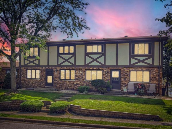 230 Manor Drive , Unit b, New Lenox, IL 60451