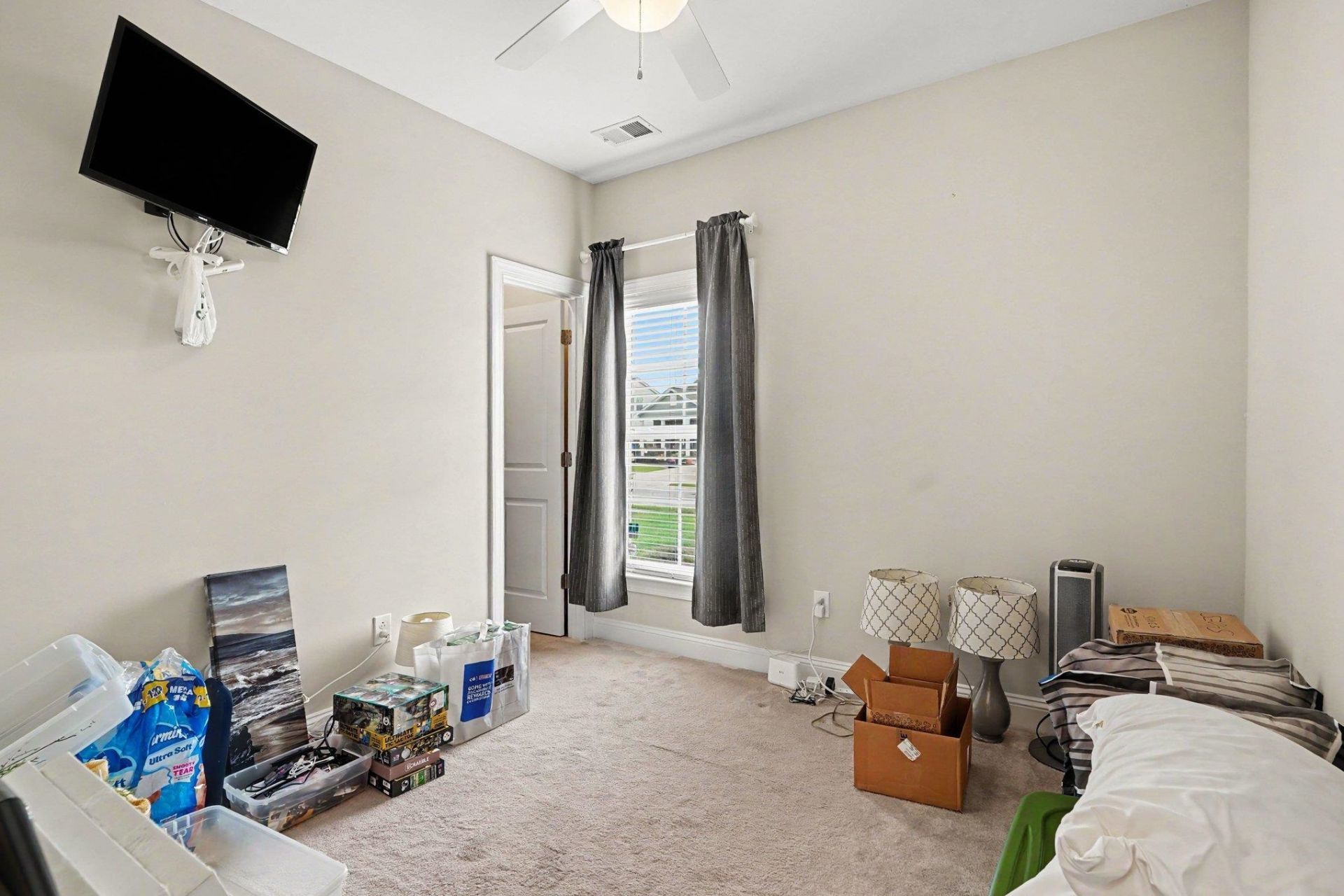 768 Devon Estate Ave. Photo 11