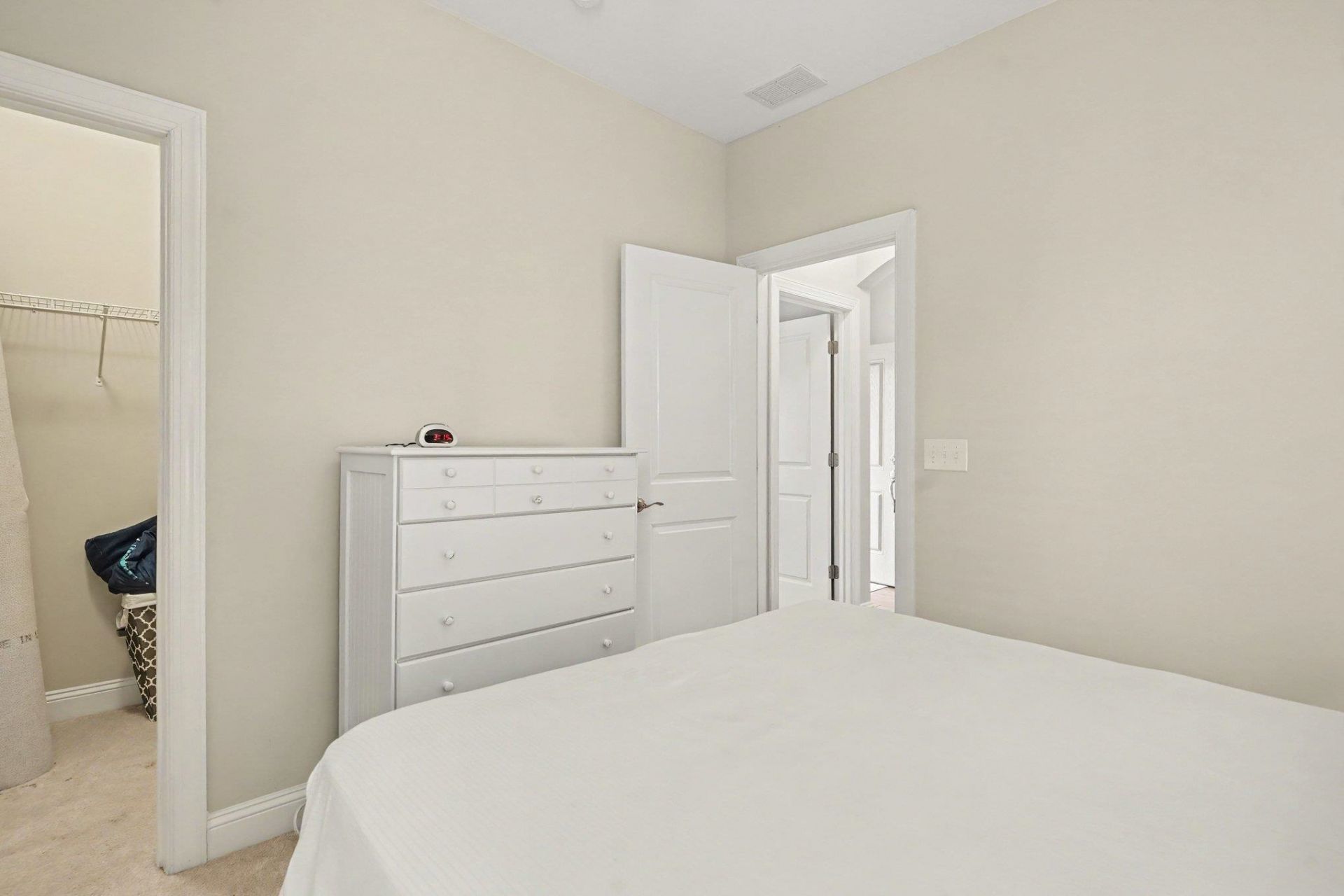 768 Devon Estate Ave. Photo 14