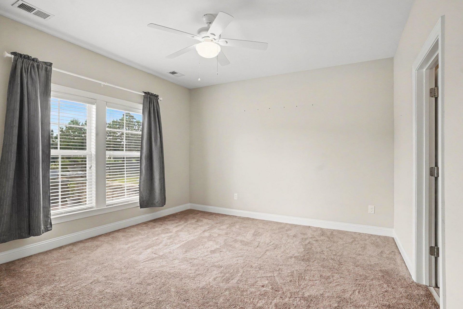 768 Devon Estate Ave. Photo 19
