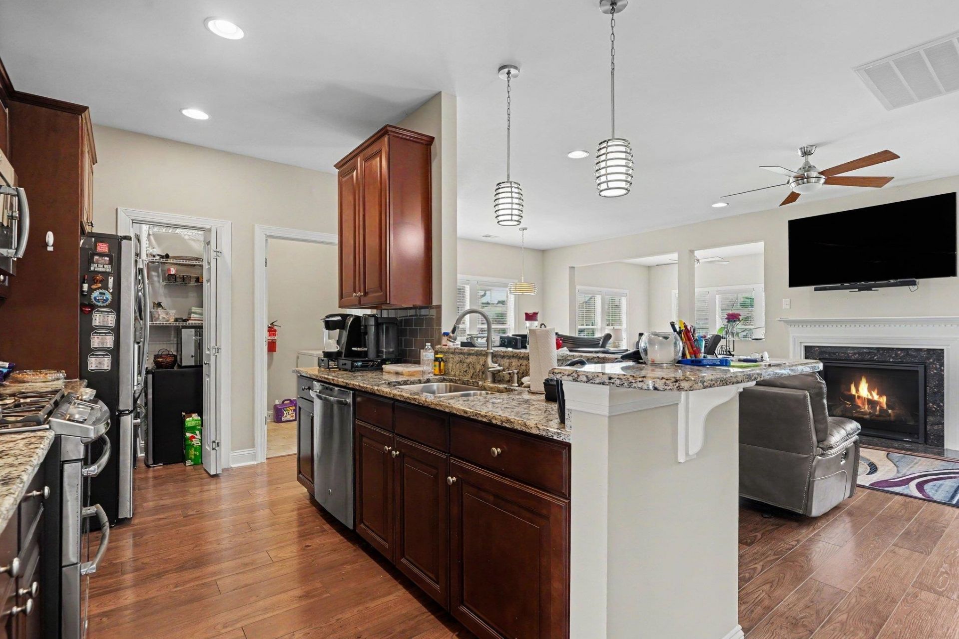 768 Devon Estate Ave. Photo 8