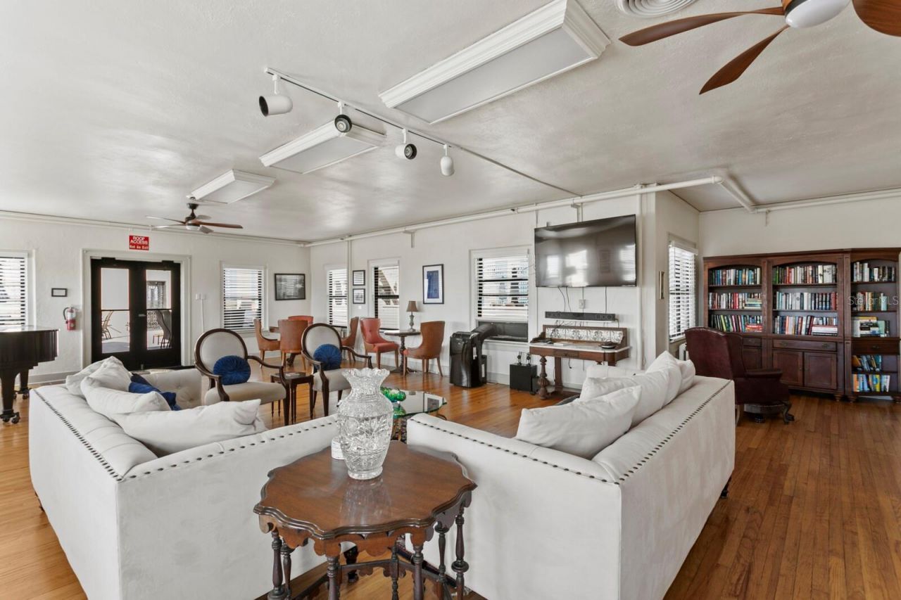 130 4th Avenue N, Unit 107, Saint Petersburg, FL 33701 Photo