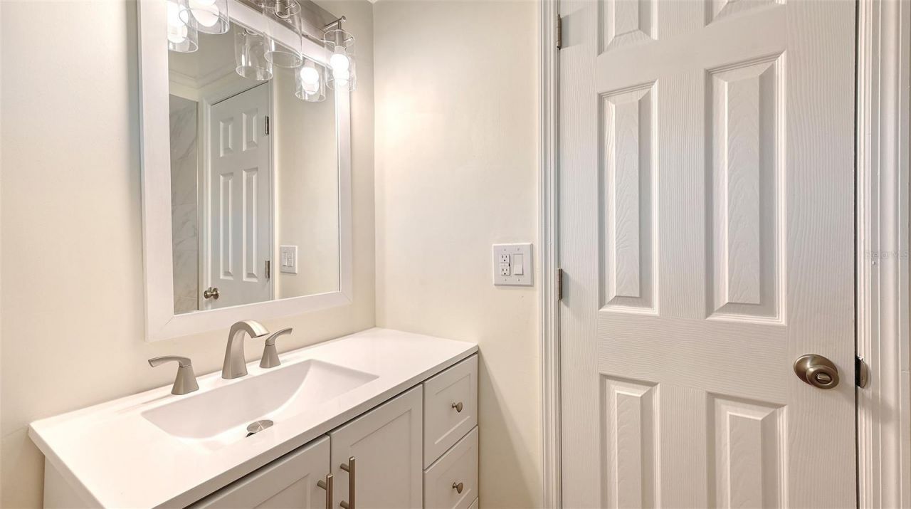 5911 Tidewood Avenue, Unit 3, Sarasota, FL 34231 Photo