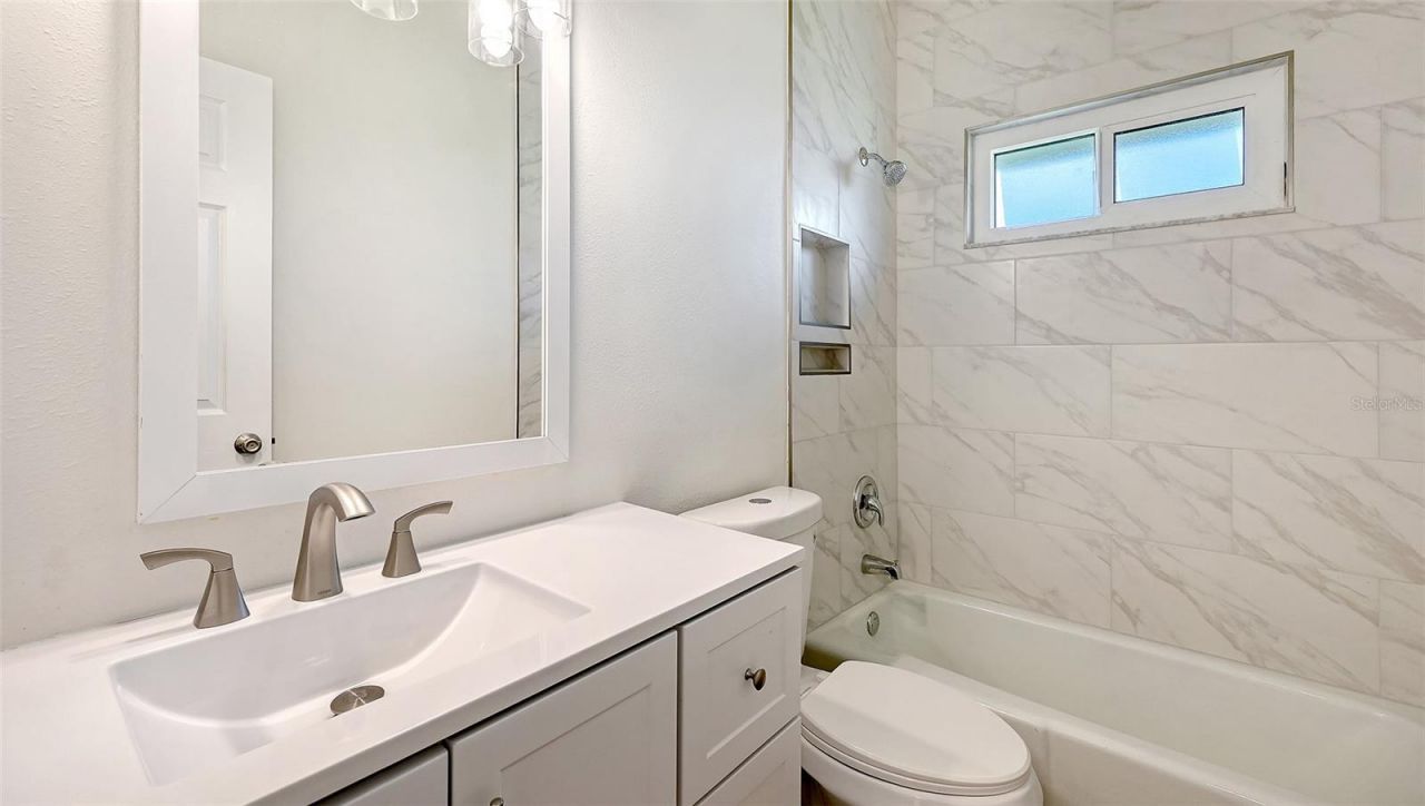 5911 Tidewood Avenue, Unit 3, Sarasota, FL 34231 Photo