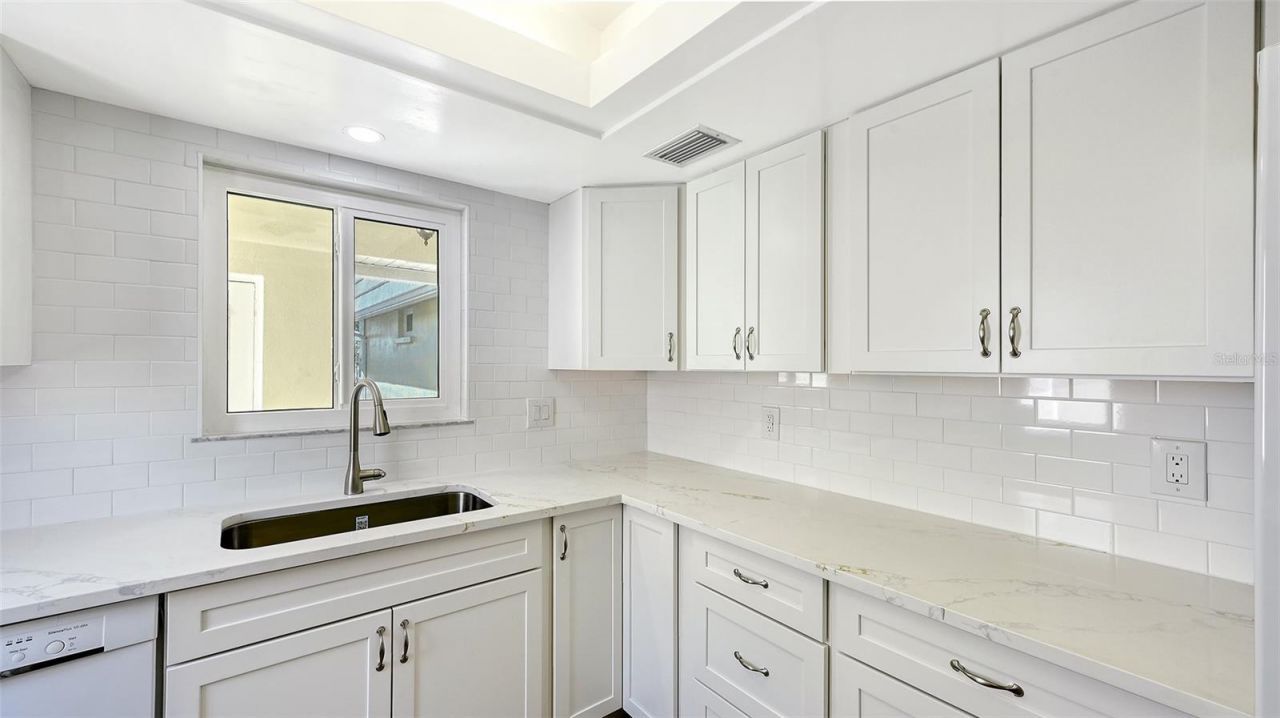 5911 Tidewood Avenue, Unit 3, Sarasota, FL 34231 Photo
