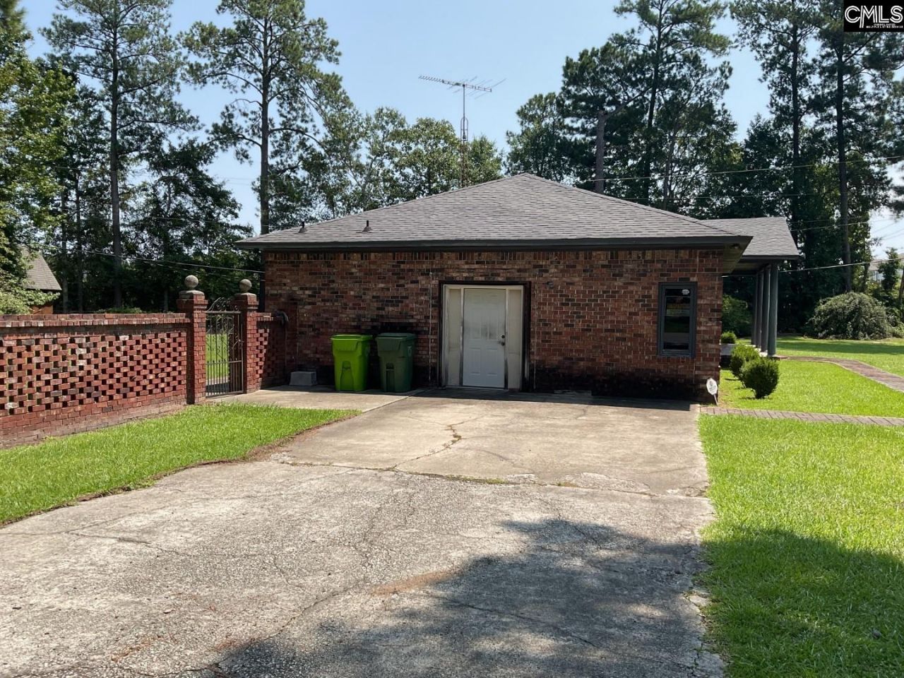 2229 Hardscrabble Road  Photo 4