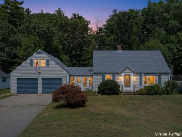 127 Route 27, Raymond, NH 03077