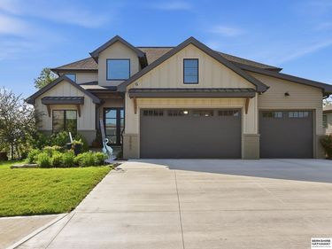 2007 S 211 Street, Elkhorn, NE 68022