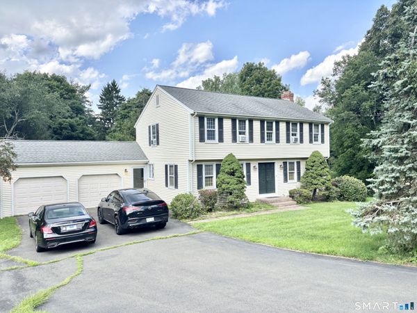 27 Wyneding Hill, Manchester, CT 06040