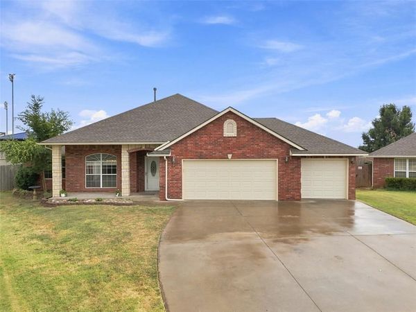 1280 Douglas Circle, Noble, OK 73068