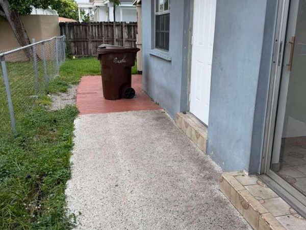 4796 E 10th Avenue, Hialeah, FL 33013