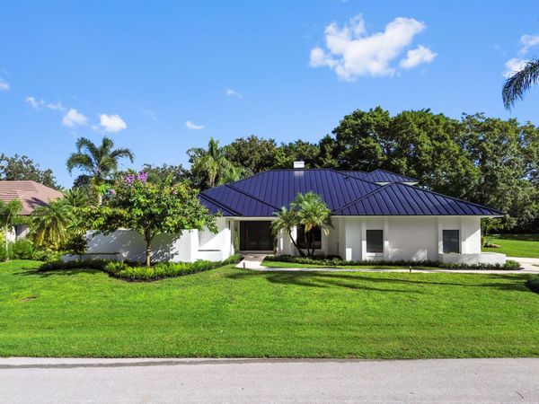 10 Alnwick Road, Palm Beach Gardens, FL 33418