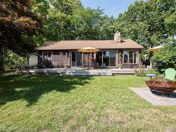 3847 Jackson Boulevard, White Lake Township, Mi 48383