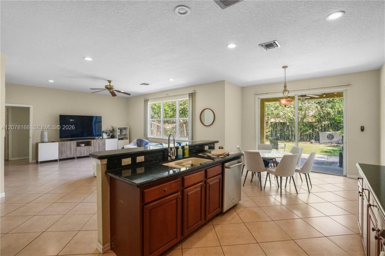 19143 Crystal St, Unit 19143, Weston, FL 33332 Photo