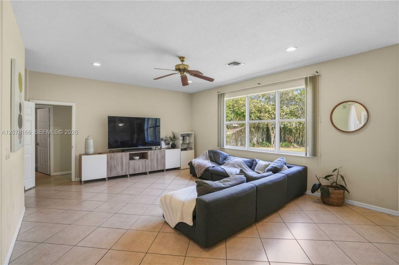 19143 Crystal St, Unit 19143, Weston, FL 33332 Photo