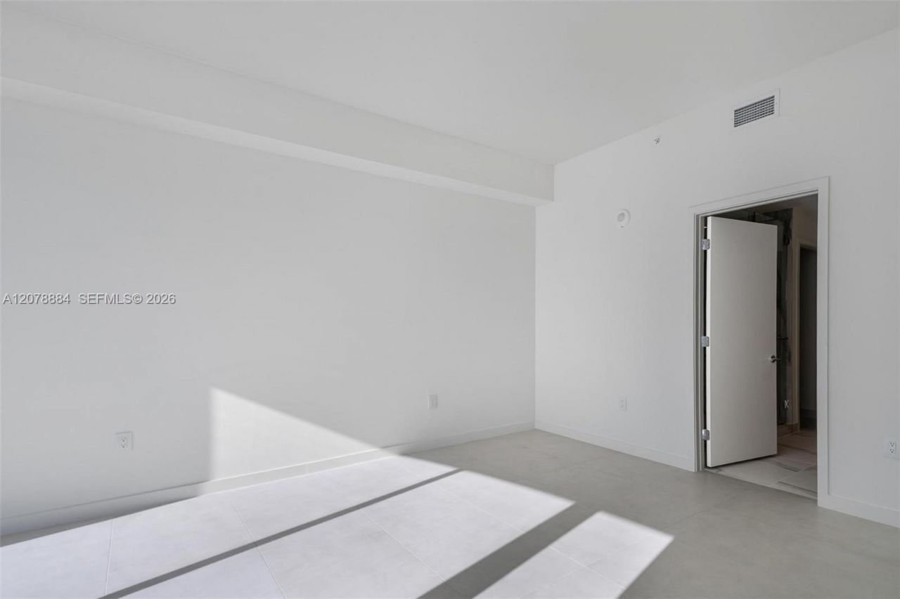 1400 Biscayne Blvd , Unit 4504, Miami, FL 33132 Photo