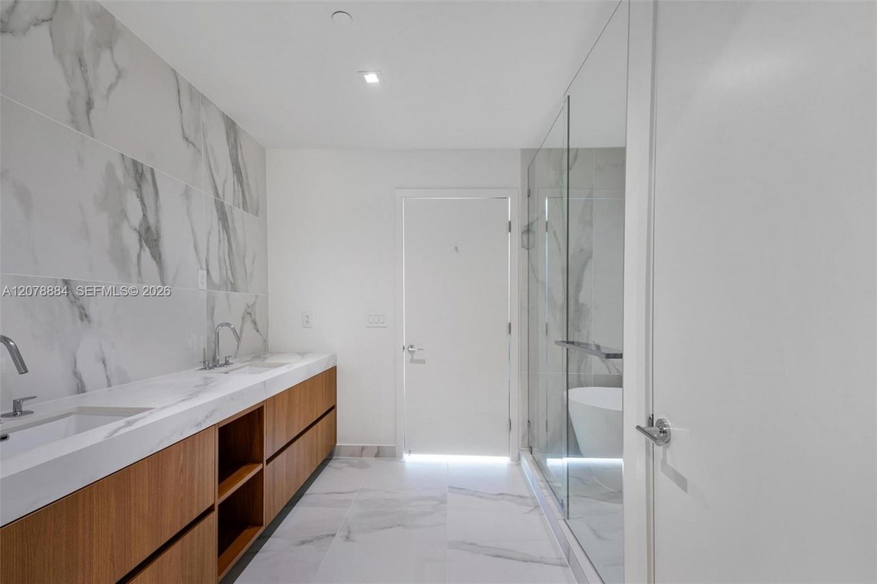 1400 Biscayne Blvd , Unit 4504, Miami, FL 33132 Photo
