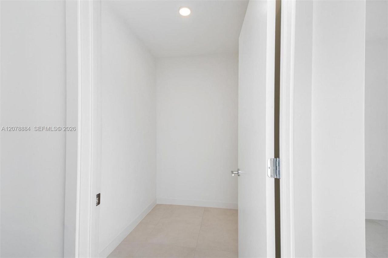 1400 Biscayne Blvd , Unit 4504, Miami, FL 33132 Photo