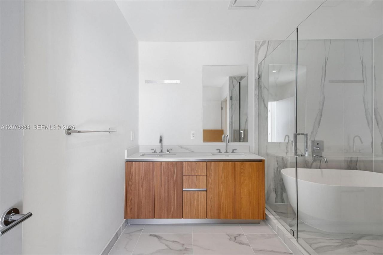 1400 Biscayne Blvd , Unit 4504, Miami, FL 33132 Photo