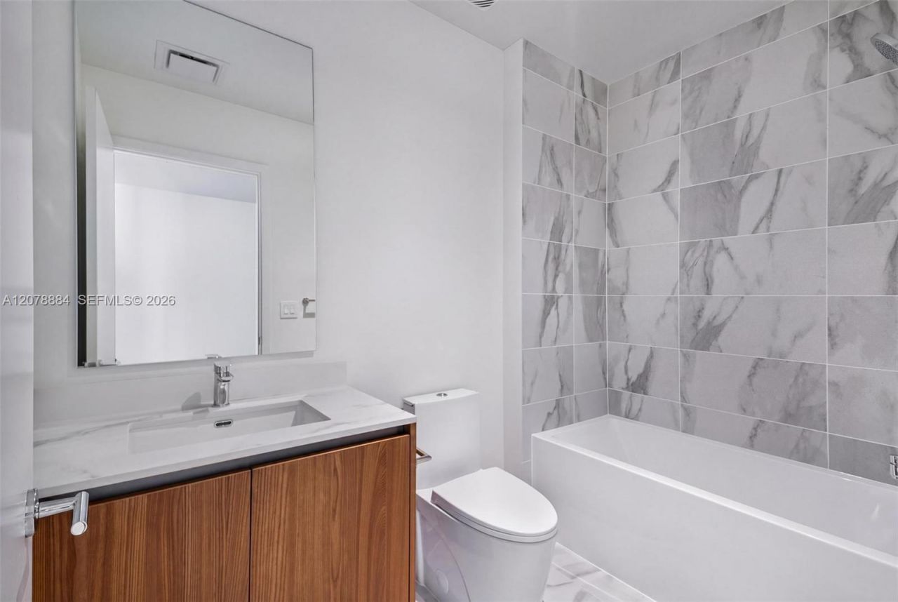1400 Biscayne Blvd , Unit 4504, Miami, FL 33132 Photo