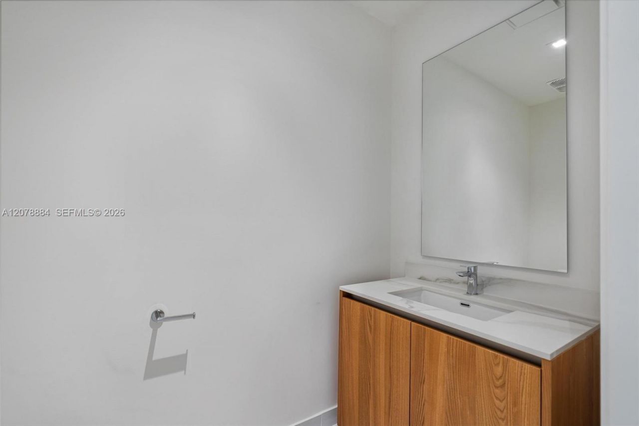 1400 Biscayne Blvd , Unit 4504, Miami, FL 33132 Photo
