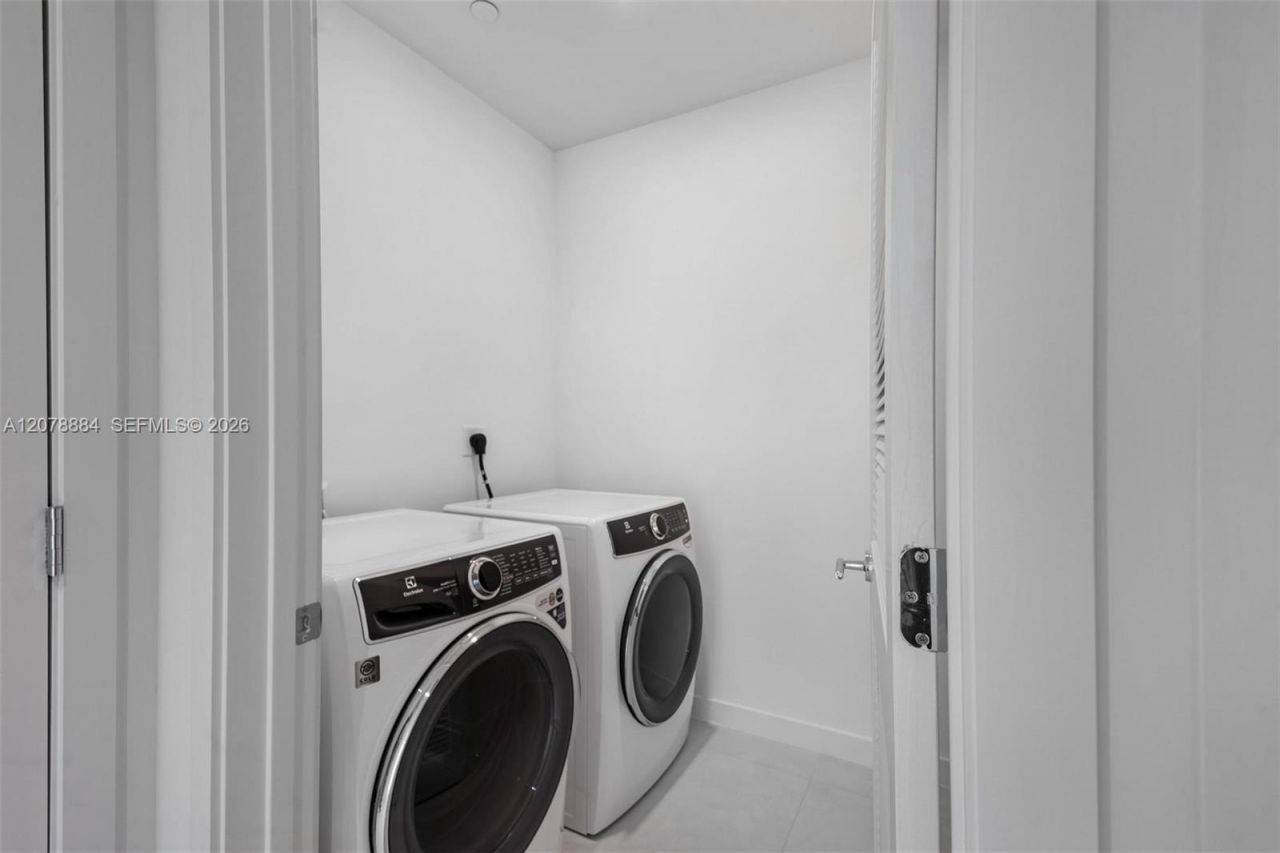 1400 Biscayne Blvd , Unit 4504, Miami, FL 33132 Photo