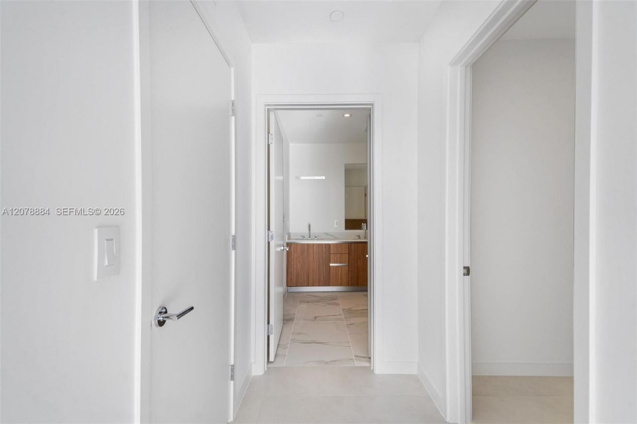 1400 Biscayne Blvd , Unit 4504, Miami, FL 33132 Photo