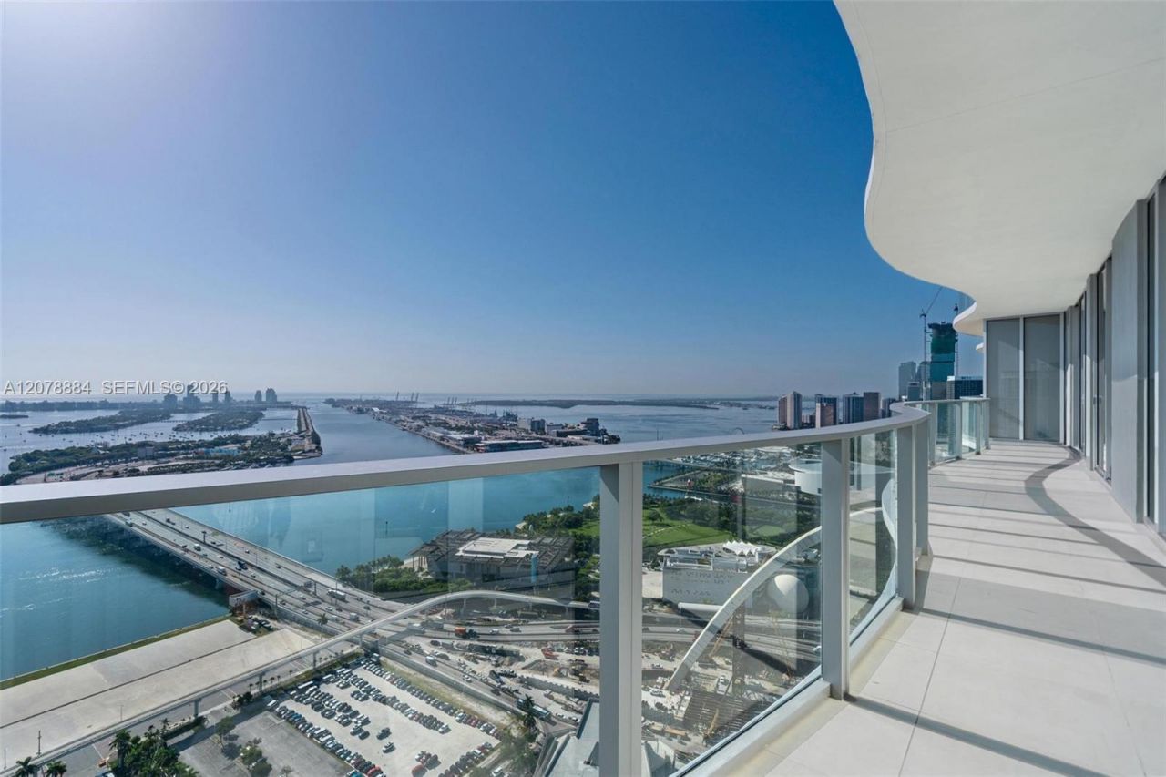 1400 Biscayne Blvd , Unit 4504, Miami, FL 33132 Photo