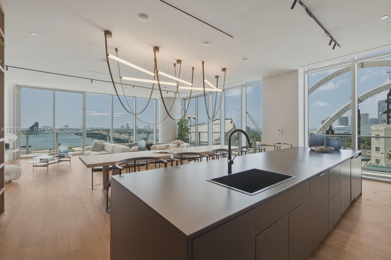 1400 Biscayne Blvd , Unit 4504, Miami, FL 33132 Photo