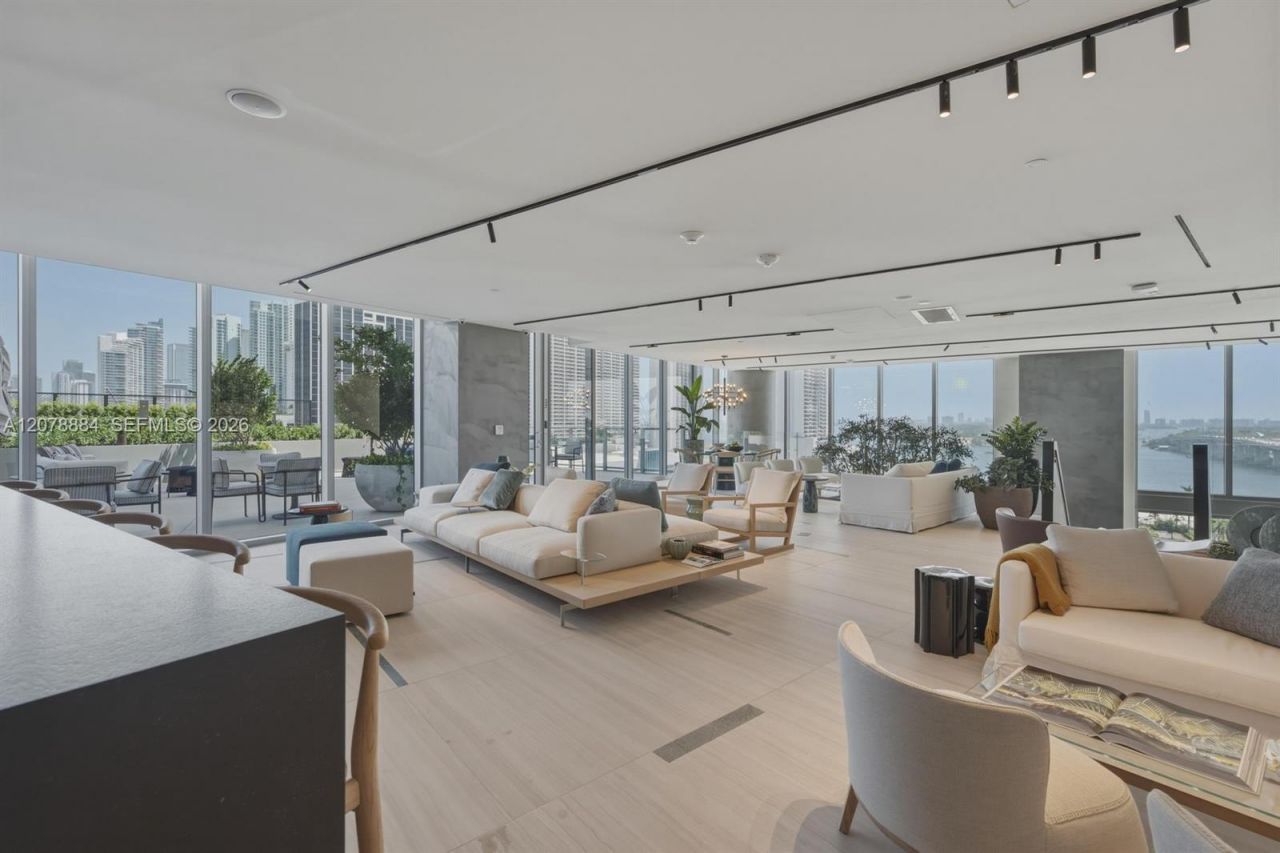 1400 Biscayne Blvd , Unit 4504, Miami, FL 33132 Photo