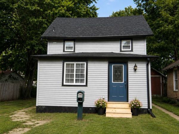 808 Jackson Avenue , Dixon, IL 61021