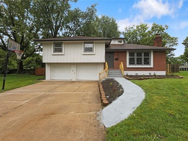 10805 E 65th Street, Raytown, MO 64133